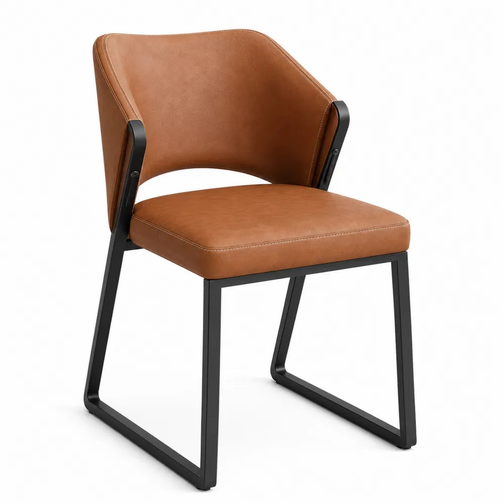 Silla de cuero sintético marrón con estructura de metal